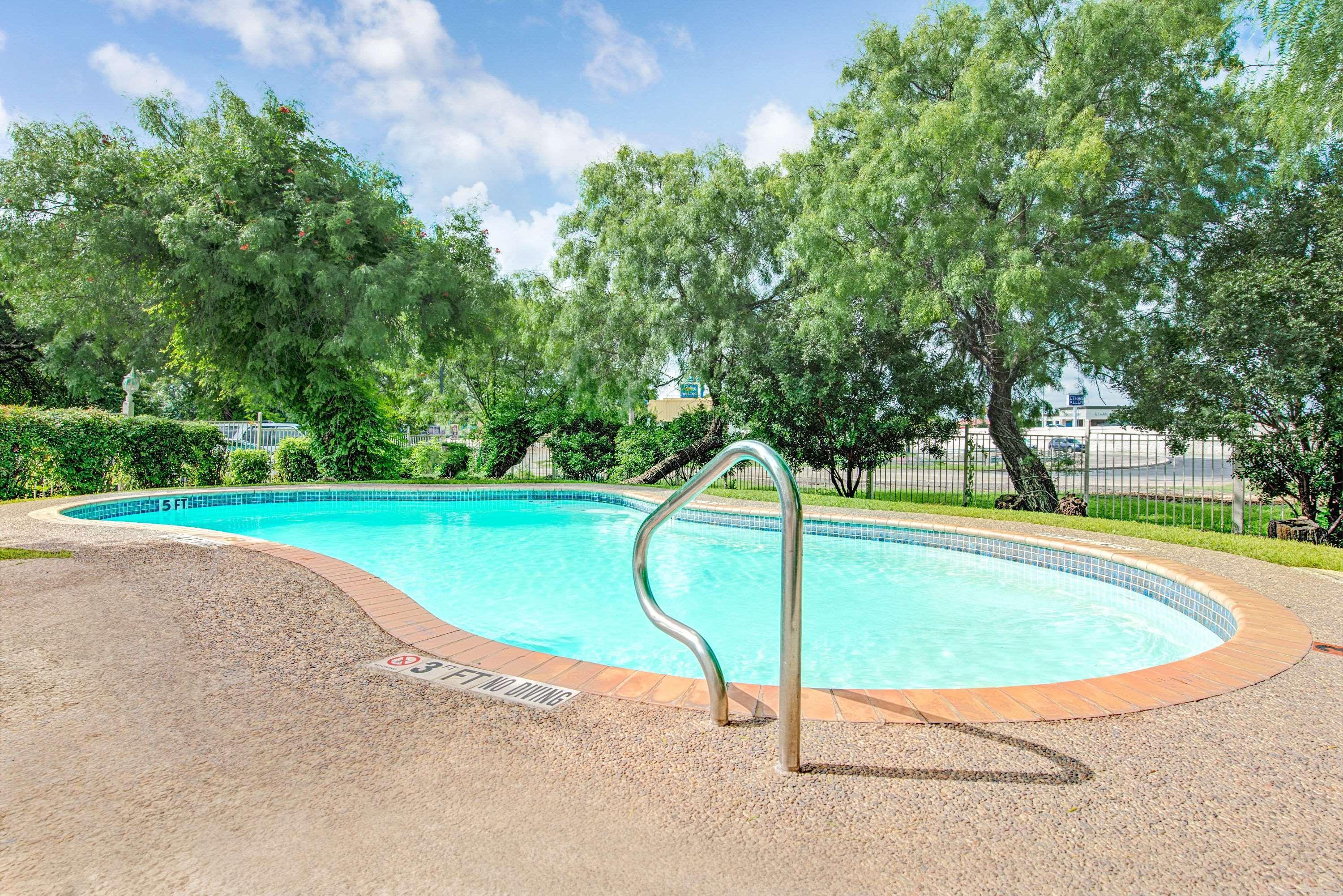 Super 8 By Wyndham San Antonio/Fiesta Hotel Kültér fotó