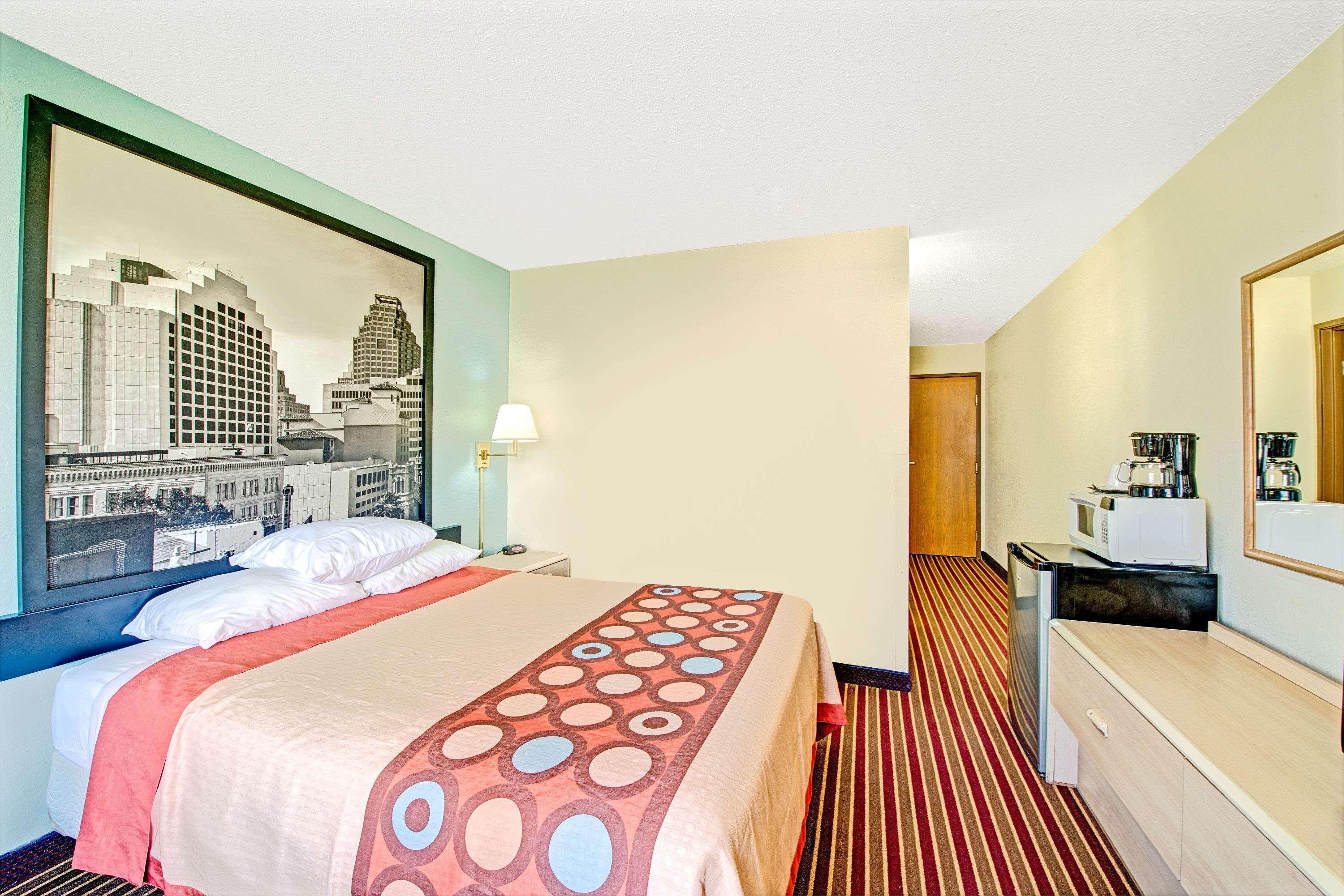 Super 8 By Wyndham San Antonio/Fiesta Hotel Kültér fotó