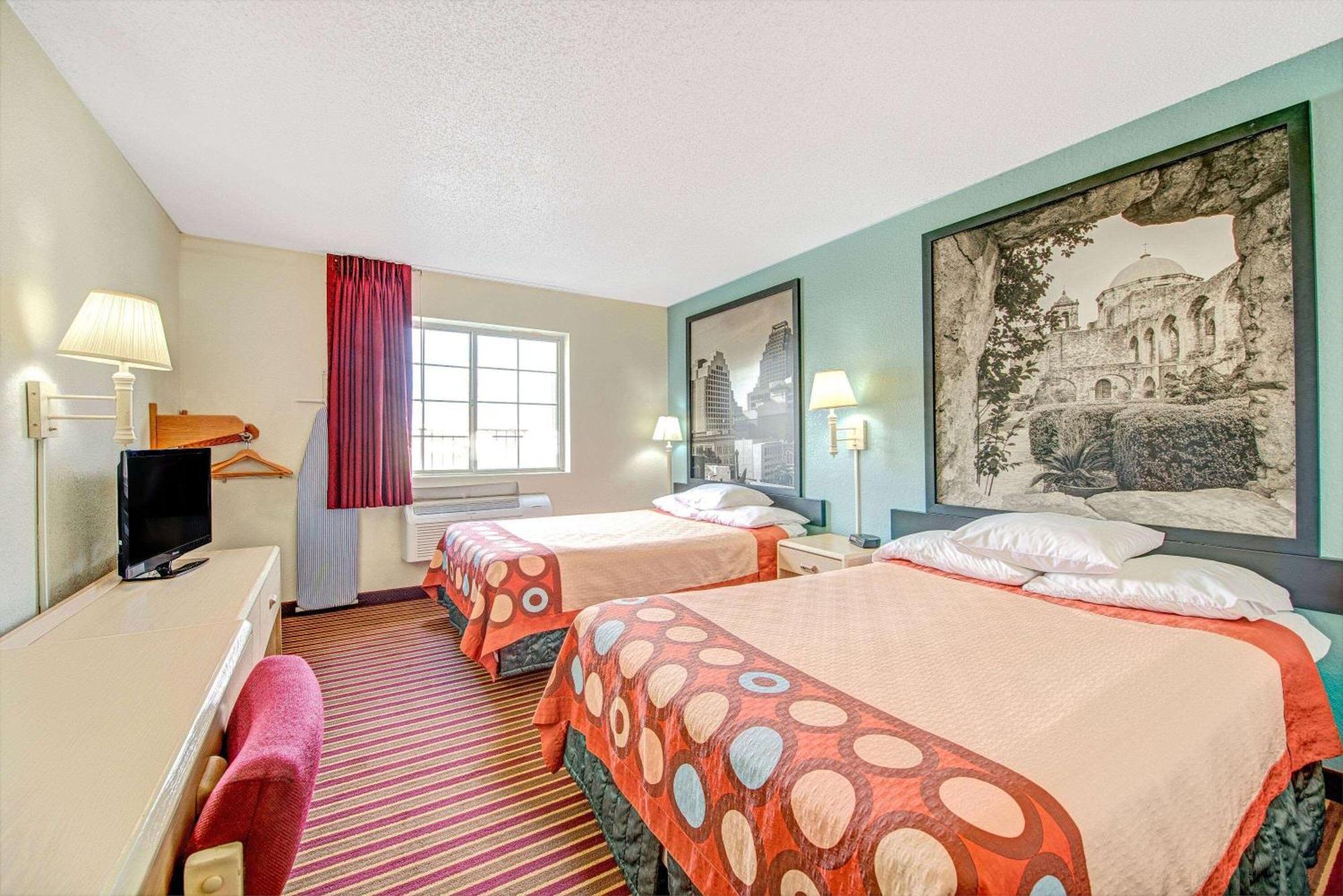 Super 8 By Wyndham San Antonio/Fiesta Hotel Kültér fotó