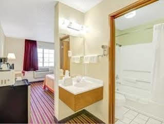 Super 8 By Wyndham San Antonio/Fiesta Hotel Kültér fotó